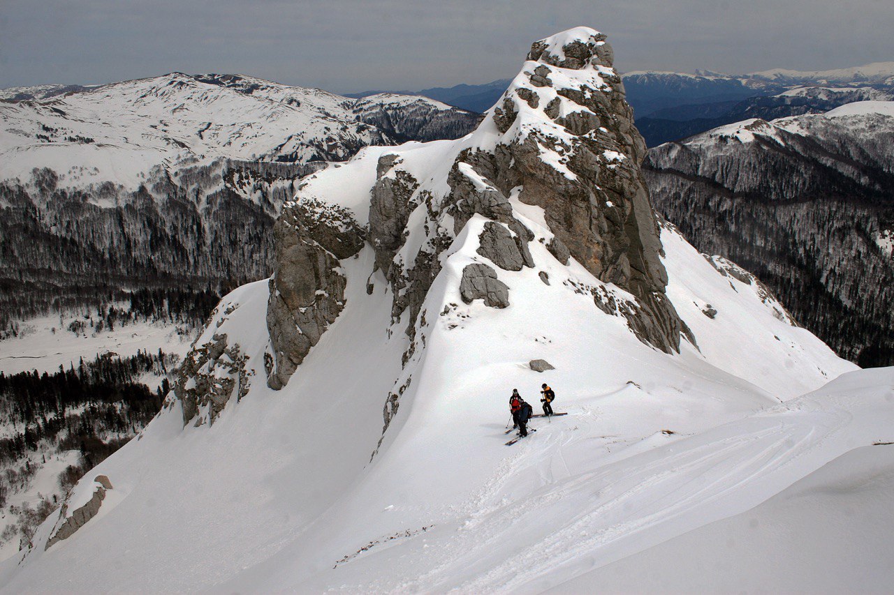 Зимний Альпинизм: Особенности Горных Походов в Красной Поляне